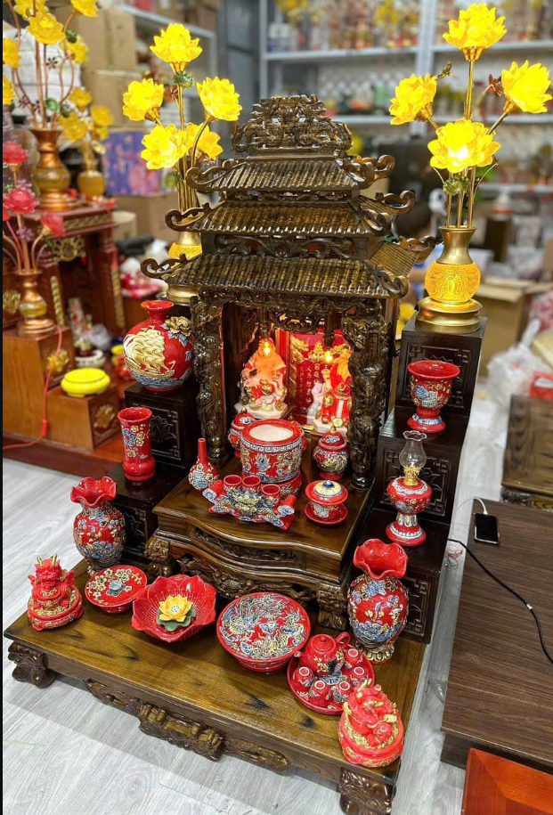 Nếu đã quy y tam bảo mà chưa thờ Thần Tài Thổ Địa Táo Quân có nên lập bàn thờ không
